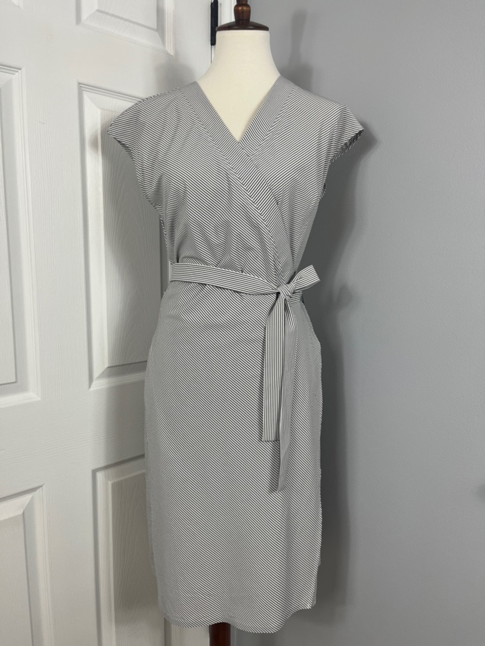Athleta Lightweight Striped Newport Wrap Dress Size Medium | Easy Care Dress - Picture 2 of 10